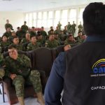 CNE Azuay capacita a policías y militares para el Referéndum y Consulta Popular 2025.