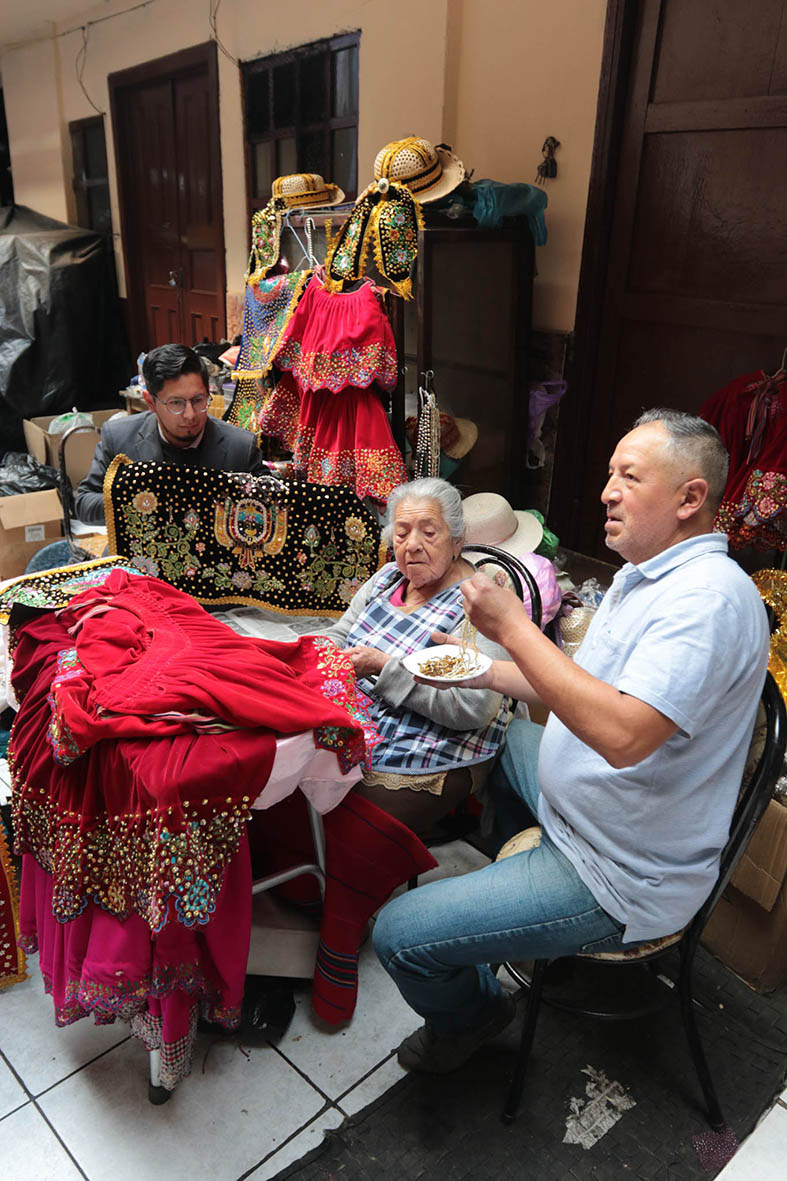Luz María Gonzáles Luna Pase del Niño Viajero Cuenca