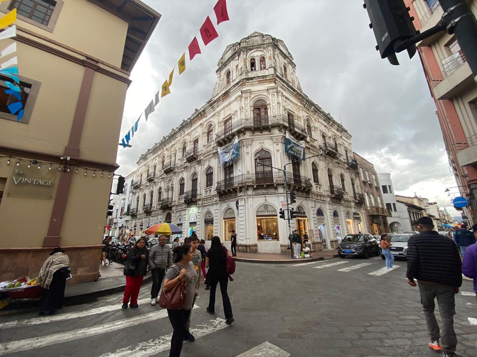 Cuenca es una ciudad que se ha convertido en foco del turismo, no obstante, se cuestiona el aumento de plataformas de alojamiento de corto plazo, denominadas Airbnb. /XCA