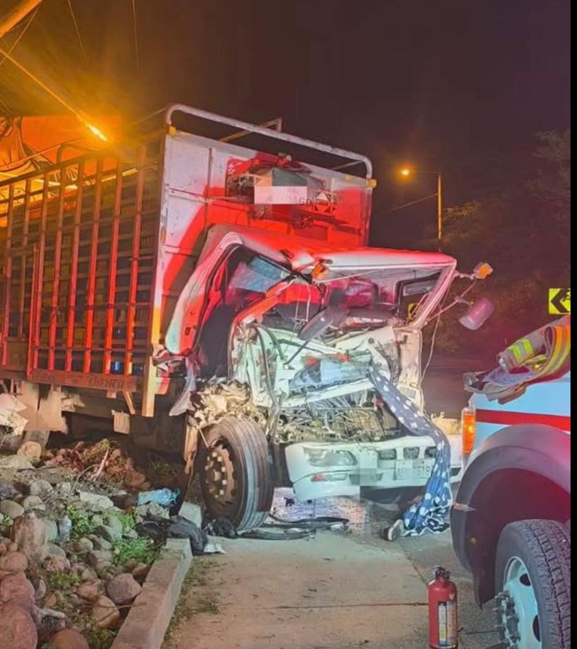 Un muerto y un herido tras choque en la vía Cuenca–Girón–Pasaje. Foto: Cortesía