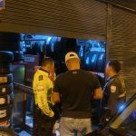 Delincuentes robaron comercial Reibán y llevaron llantas y baterías.