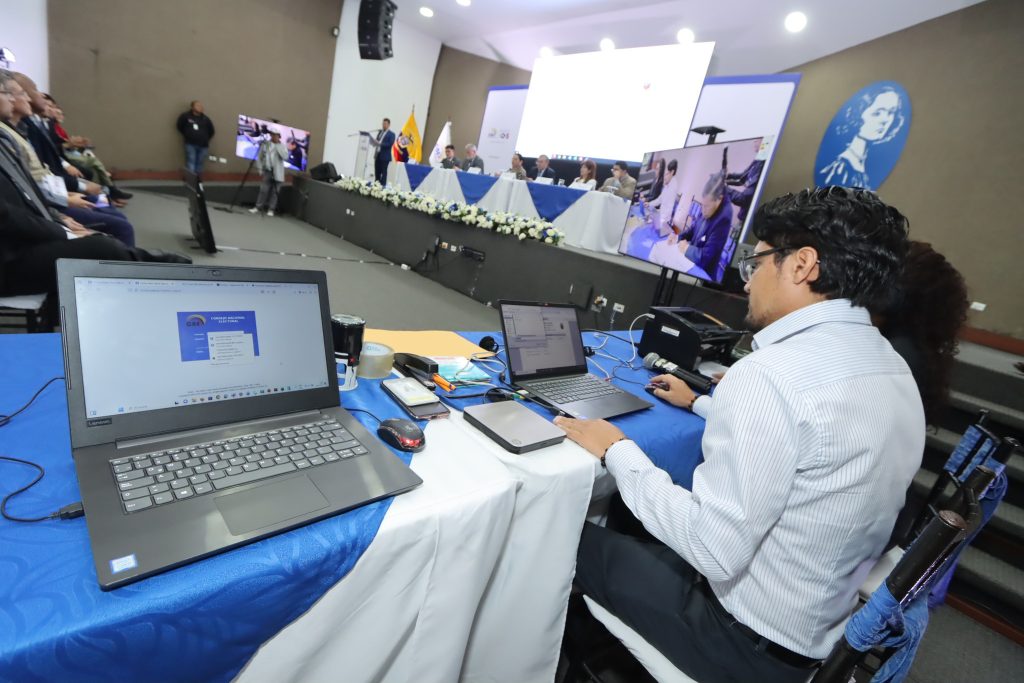 Los primeros resultados oficiales de la Consulta Popular y Referéndum se prevén visualizar a partir de las 19:00. /Fotos CNE
