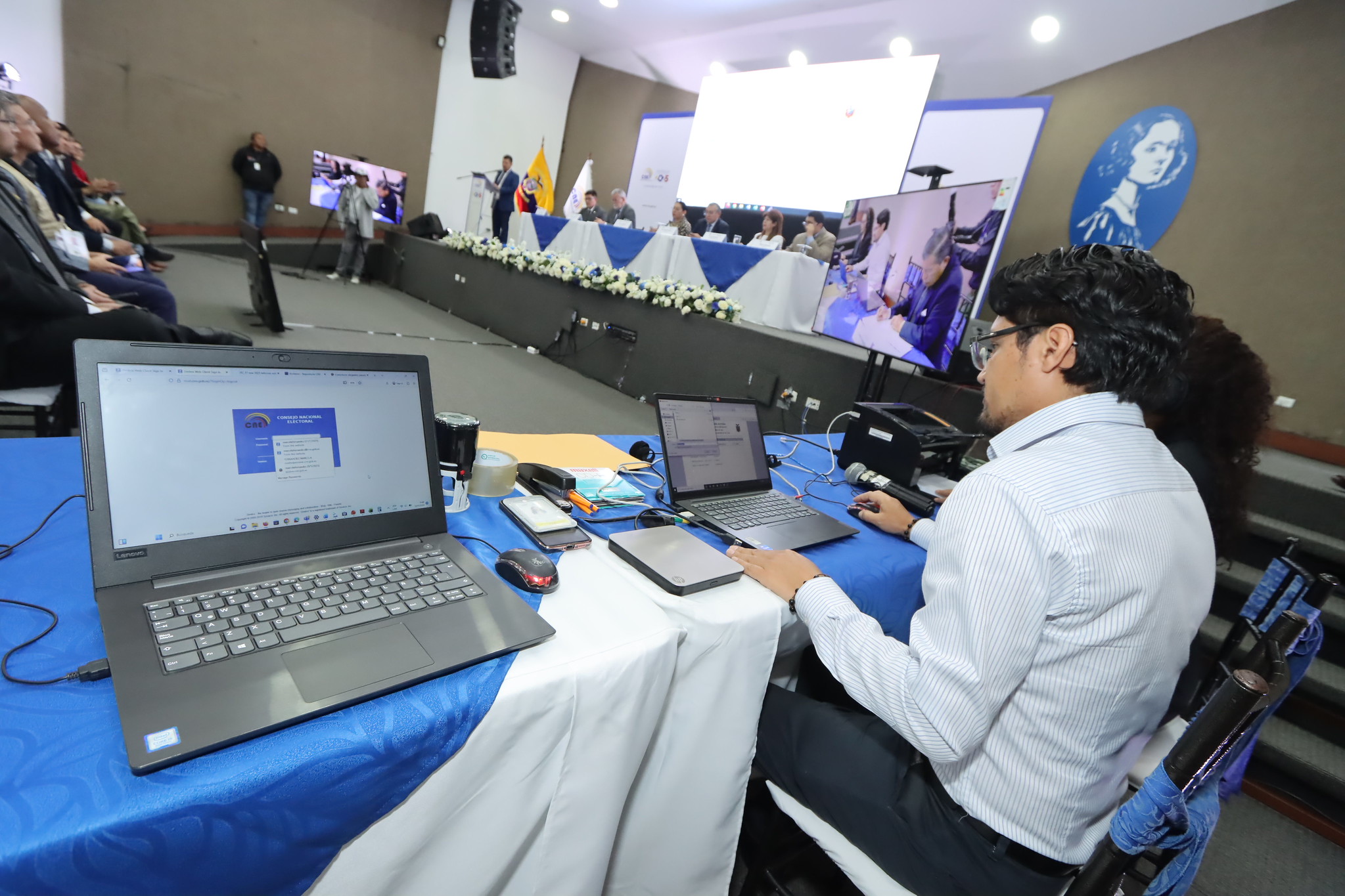 Los primeros resultados oficiales de la Consulta Popular y Referéndum se prevén visualizar a partir de las 19:00. /Fotos CNE