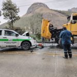 Una camioneta y un tráiler colisionaron esta tarde en el Cajas. Foto: ETAPA EP