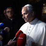 El papa León habló con los medios de un posible viaje a Latinoamérica. Foto captura