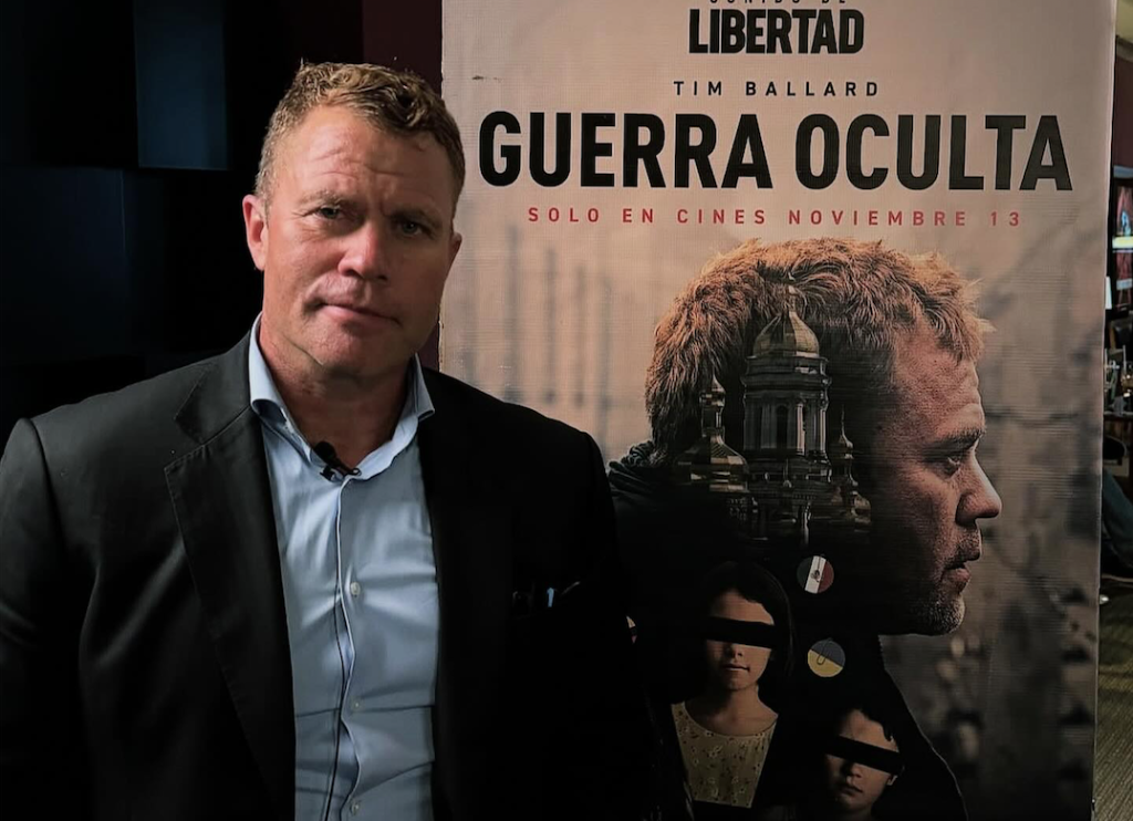 Tim Ballard invita a ver el filme – documental ‘Guerra Oculta’ que involucrar un grave caso de abuso a niños en Canoa, Ecuador. /Cortesía
