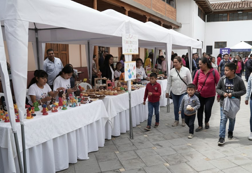 La feria de emprendimientos tendrá lugar en la Casa de la Provincia. /Foto referencial generada con IA
