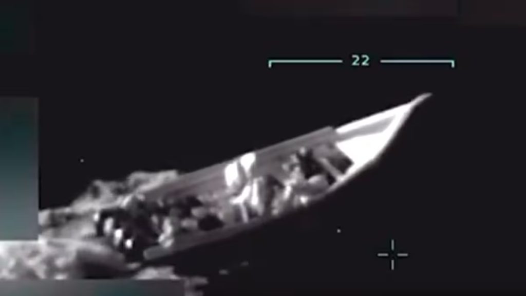 Una de las lanchas destruidas en septiembre de este año por el Gobierno de Estados Unidos. Foto captura