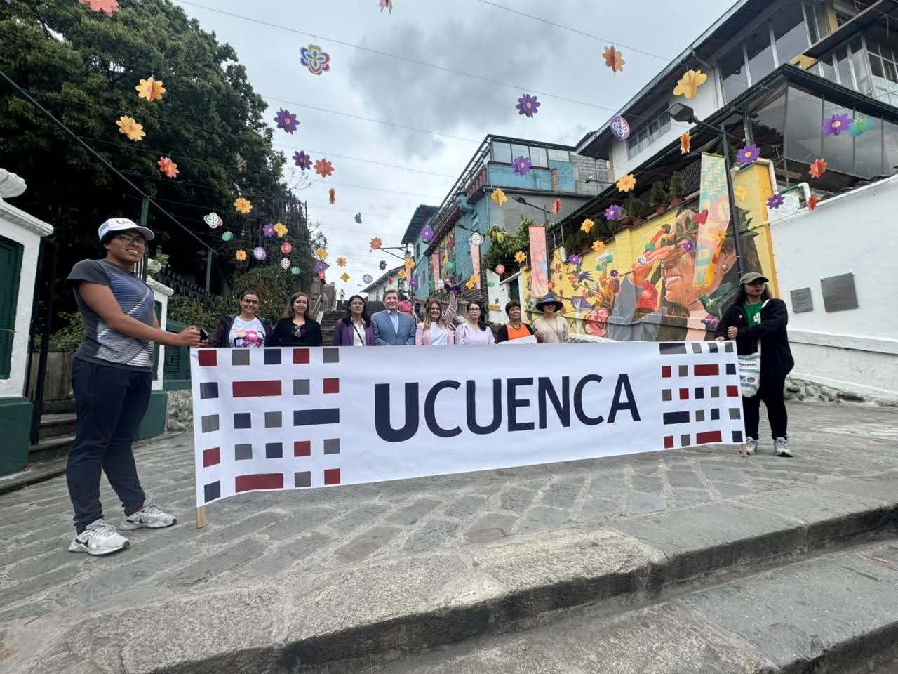 Autoridades de la Universidad de Cuenca en un evento. Foto: Facebook/Universidad de Cuenca