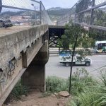 Se cierra la autopista Cuenca - Azogues en el sector de Nulti por intervención en el puente peatonal.