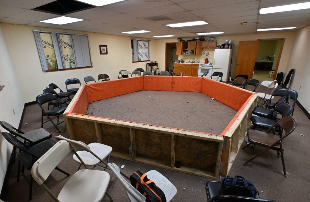 Un migrante ecuatoriano entre siete arrestados por peleas clandestinas de gallos en EE.UU.