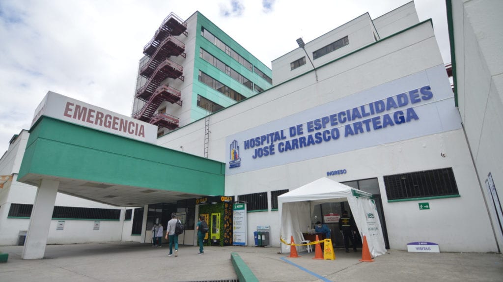 Presentan denuncian para que se investigue presunta mala práctica en hospital José Carrasco Arteaga, del IESS, en Cuenca.