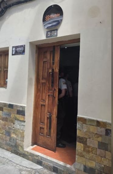 Delincuentes robaron un taller de joyería en el centro de Cuenca.