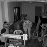 Delincuente perforó una pared e ingresó a una joyería en el centro de Cuenca.