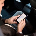 Uber empieza a funcionar en Cuenca mientras autoridades recuerdan restricciones para vehículos que dan este servicio.