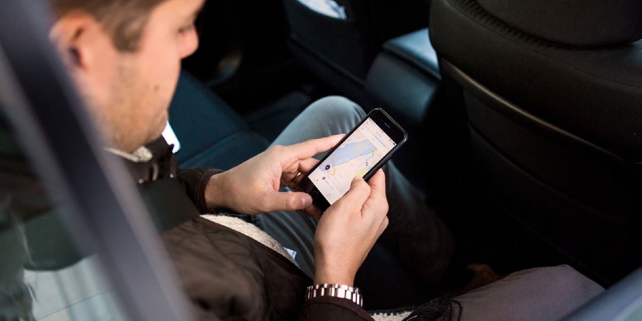 Uber empieza a funcionar en Cuenca mientras autoridades recuerdan restricciones para vehículos que dan este servicio.