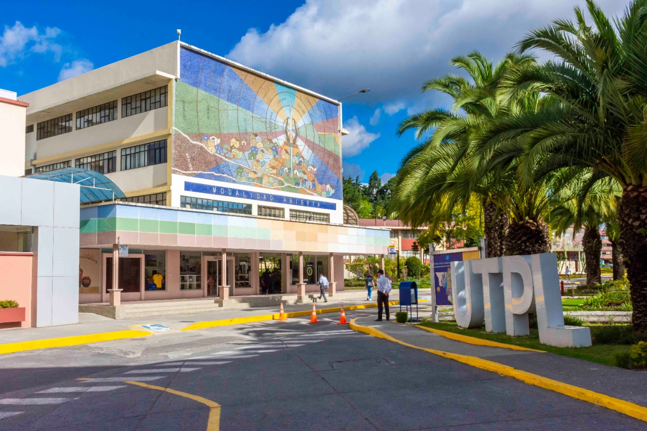 Embajada ofrece becas para estudiar marketing, redes sociales y ventas en la UTPL.