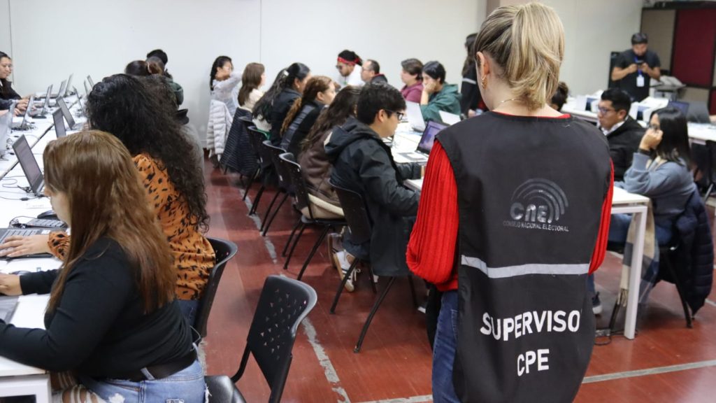 Este 9 de noviembre se llevará a cabo el simulacro del Referéndum y Consulta Popular 2025 en Cuenca. Foto: CNE