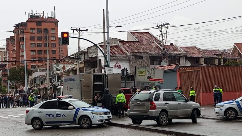 Hugo Arroyo, Comandante de la Subzona 6 de Policía, dio detalles del doble sicariato ocurrido en Cuenca. /Cortesía