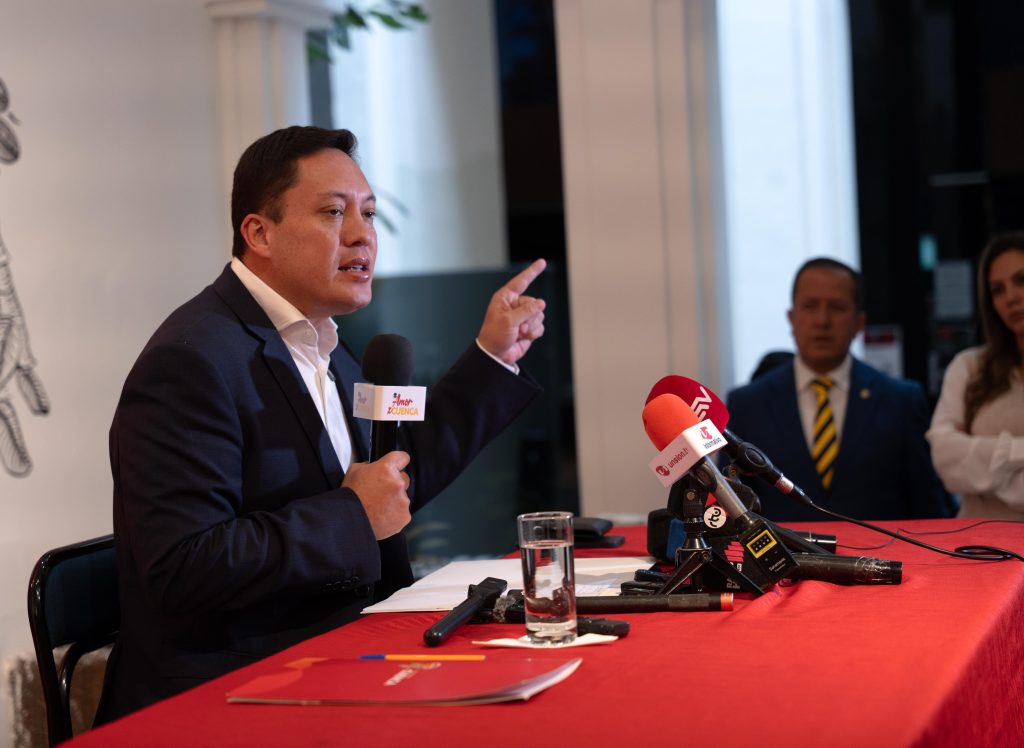 El alcalde Cristian Zamora hizo una invitación al presidente este 17 de noviembre de 2025. Foto: Municipio de Cuenca