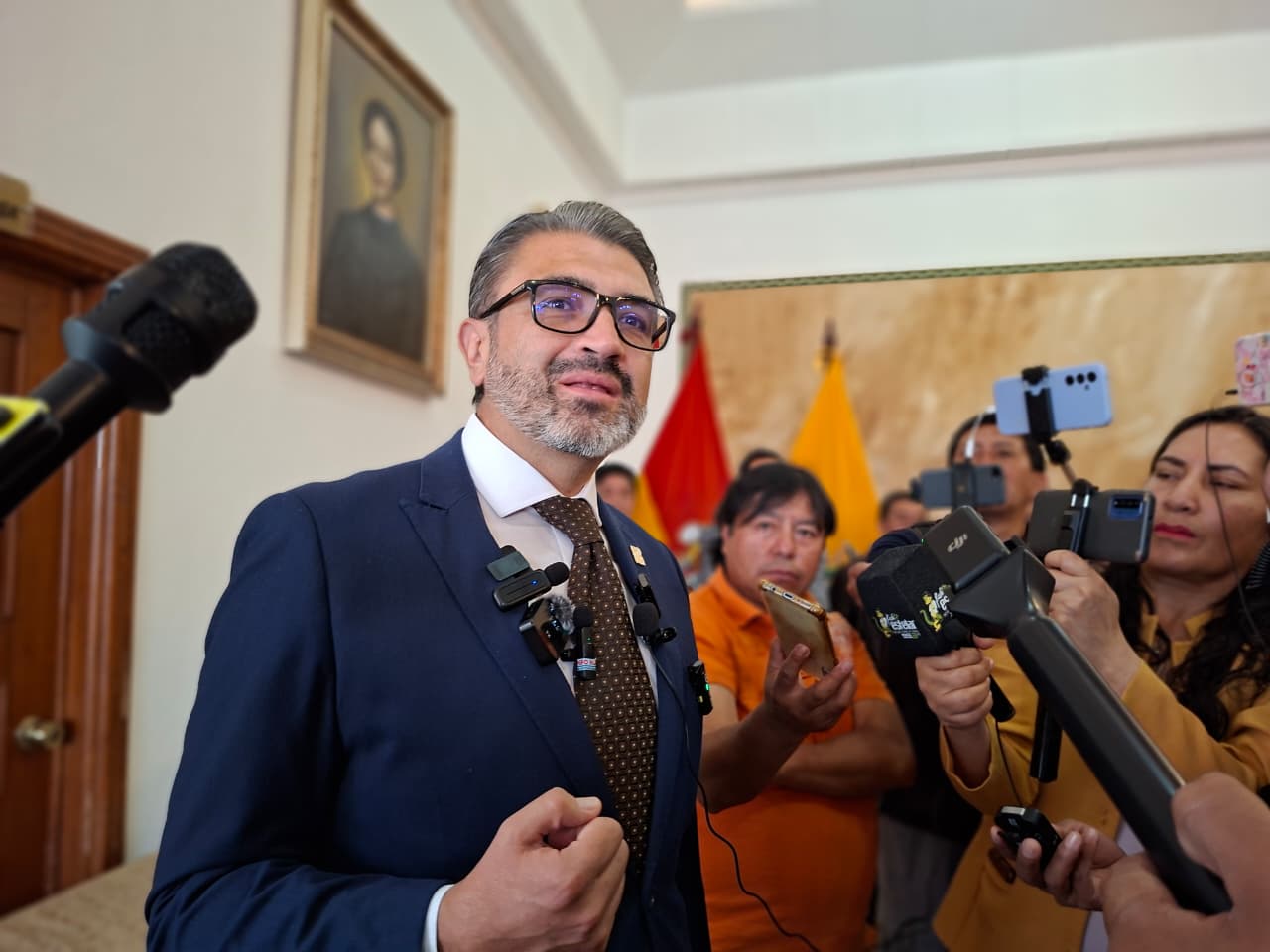 El gobernador del Azuay habló de la disposición a su cargo. Foto: El Mercurio