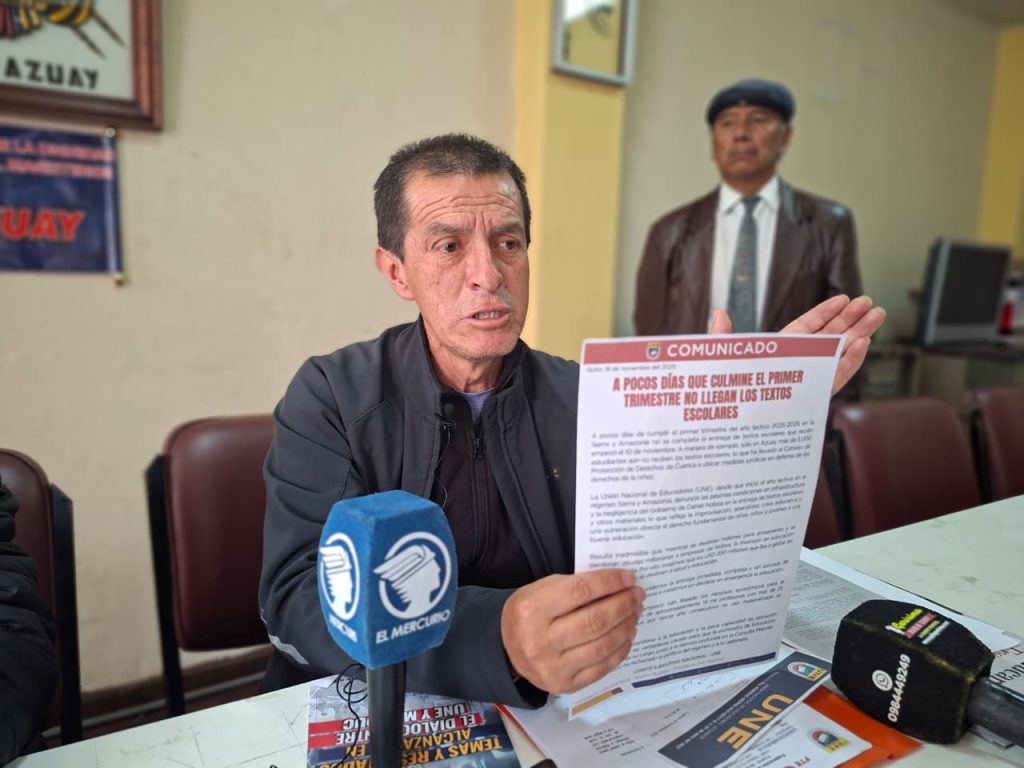 Patricio González dijo este 24 de noviembre que todavía no se entregan los textos escolares a todas las instituciones de Cuenca. Foto; El Mercurio