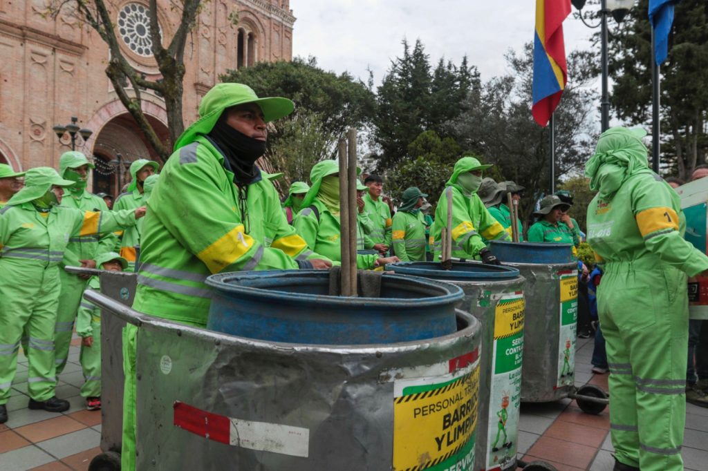 Con la tasa de recolección de basura, la EMAC cancela los sueldos a las "hormiguitas chuas" Foto: El Mercurio