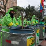 Con la tasa de recolección de basura, la EMAC cancela los sueldos a las "hormiguitas chuas" Foto: El Mercurio
