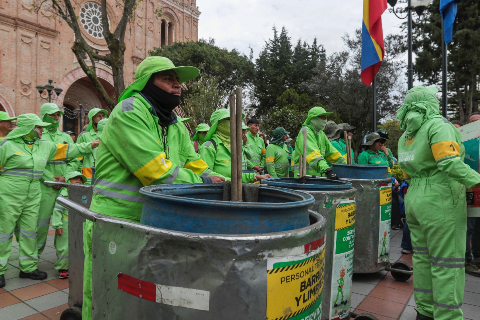 Con la tasa de recolección de basura, la EMAC cancela los sueldos a las "hormiguitas chuas" Foto: El Mercurio