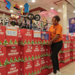 Oferta de canastas navideñas en el comisariato Mega Santa Cecilia, ubicado en la Maricasl La Mar.