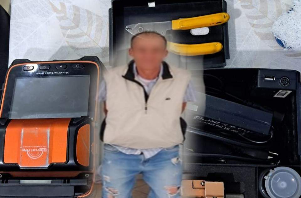 El sujeto fue detenido con herramientas que, presuntamente, habría robado de un local comercial el Cuenca. /Fotos Policía Nacional