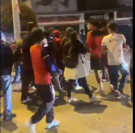 Tras el partido frente a Macará hubo algunos incidentes afuera del estadio Alejandro Serrano Aguilar. Foto captura