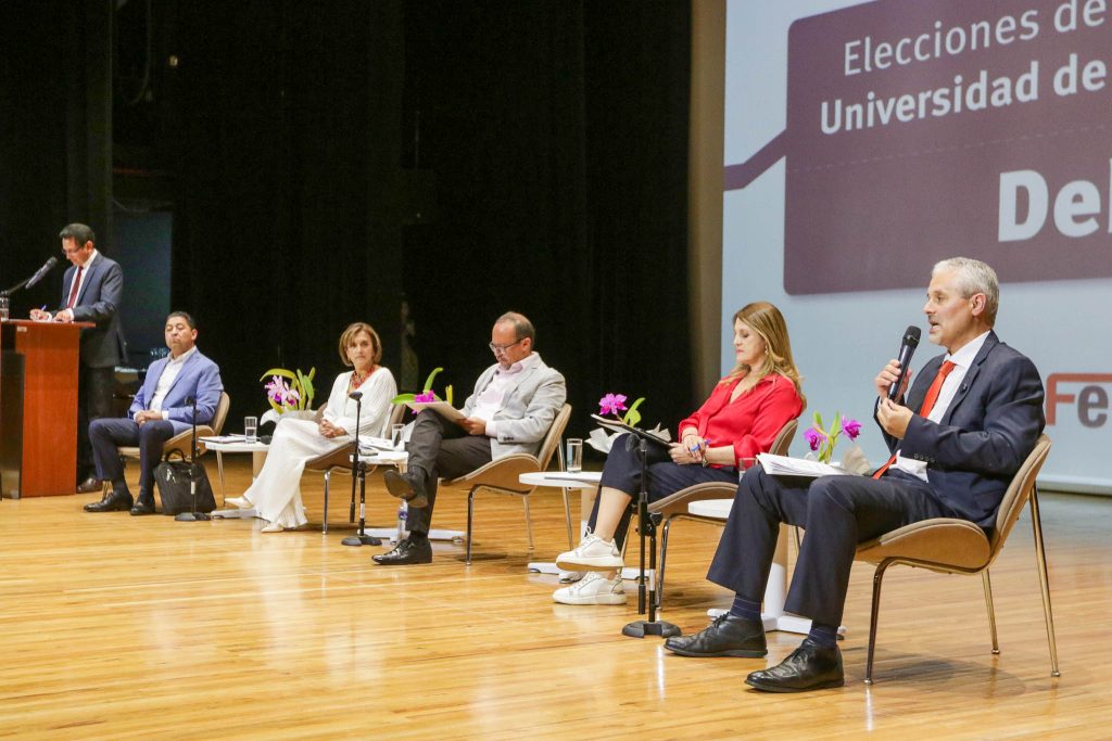 Cinco candidatos buscan el rectorado de la Universidad de Cuenca. Foto: El Mercurio
