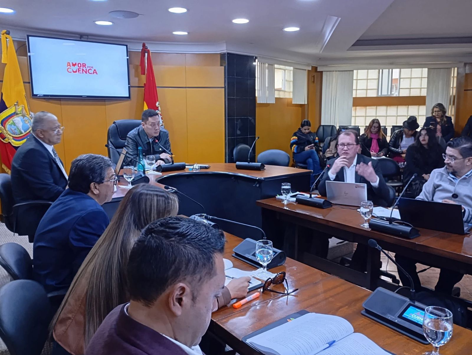 Proponen ordenanza para seguridad vial en Cuenca. Busca crear un Plan de Seguridad Vial.