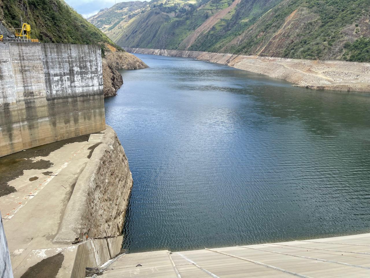 Baja de caudales en hidroeléctricas del Complejo Paute Integral encienden las alertas.