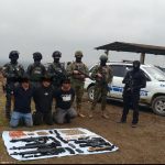 FF.AA ejecutaron un nuevo operativo contra la minería ilegal en Ponce Enríquez. Incautaron armas y detuvieron a tres personas.