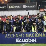 En el estadio Alejandro Serrano Aguilar el conjunto de Cuenca Jrs recibió al equipo de Mineros por la semifinal del ascenso a la serie B del futbol ecuatoriano. Foto: API
