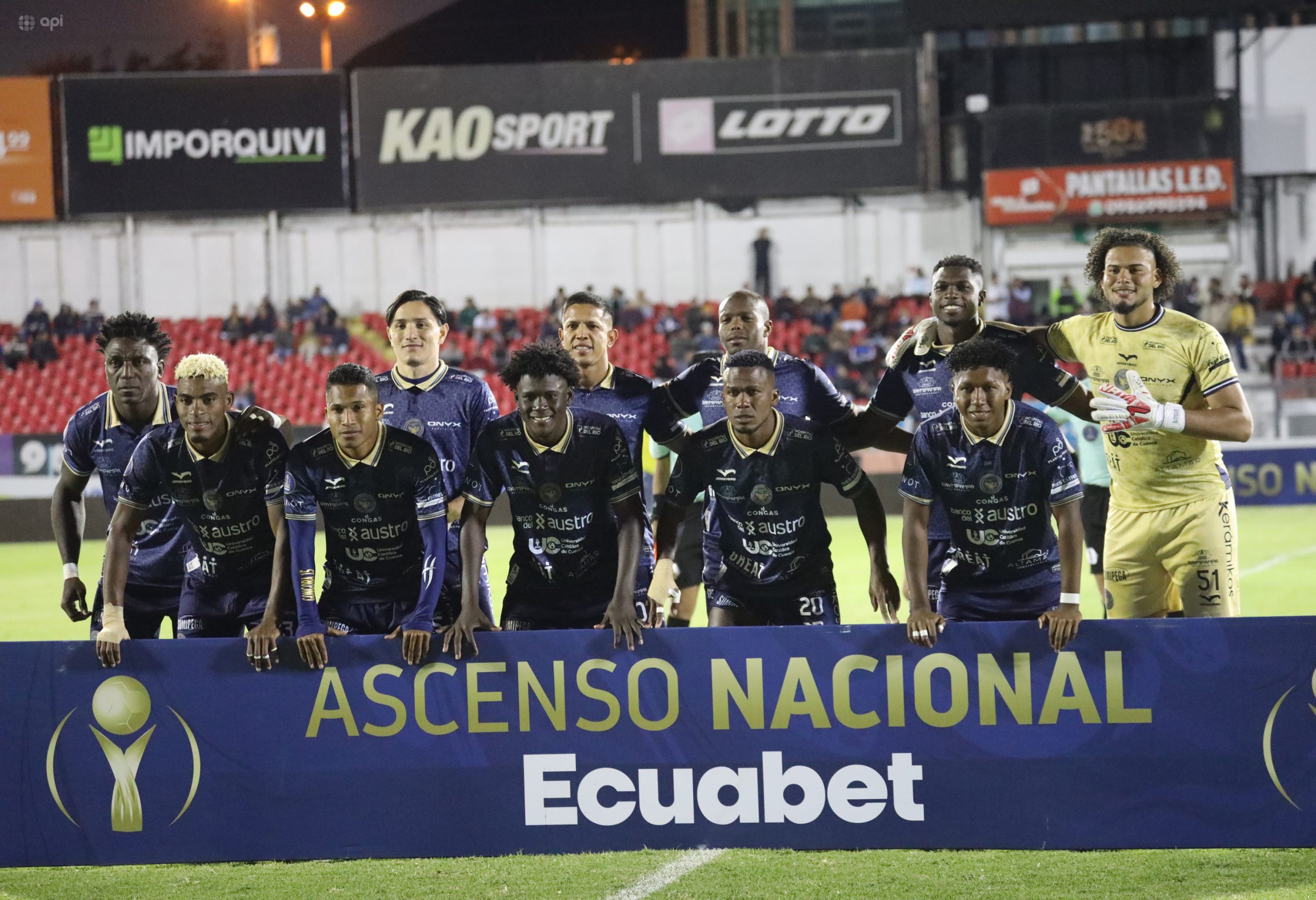 En el estadio Alejandro Serrano Aguilar el conjunto de Cuenca Jrs recibió al equipo de Mineros por la semifinal del ascenso a la serie B del futbol ecuatoriano. Foto: API