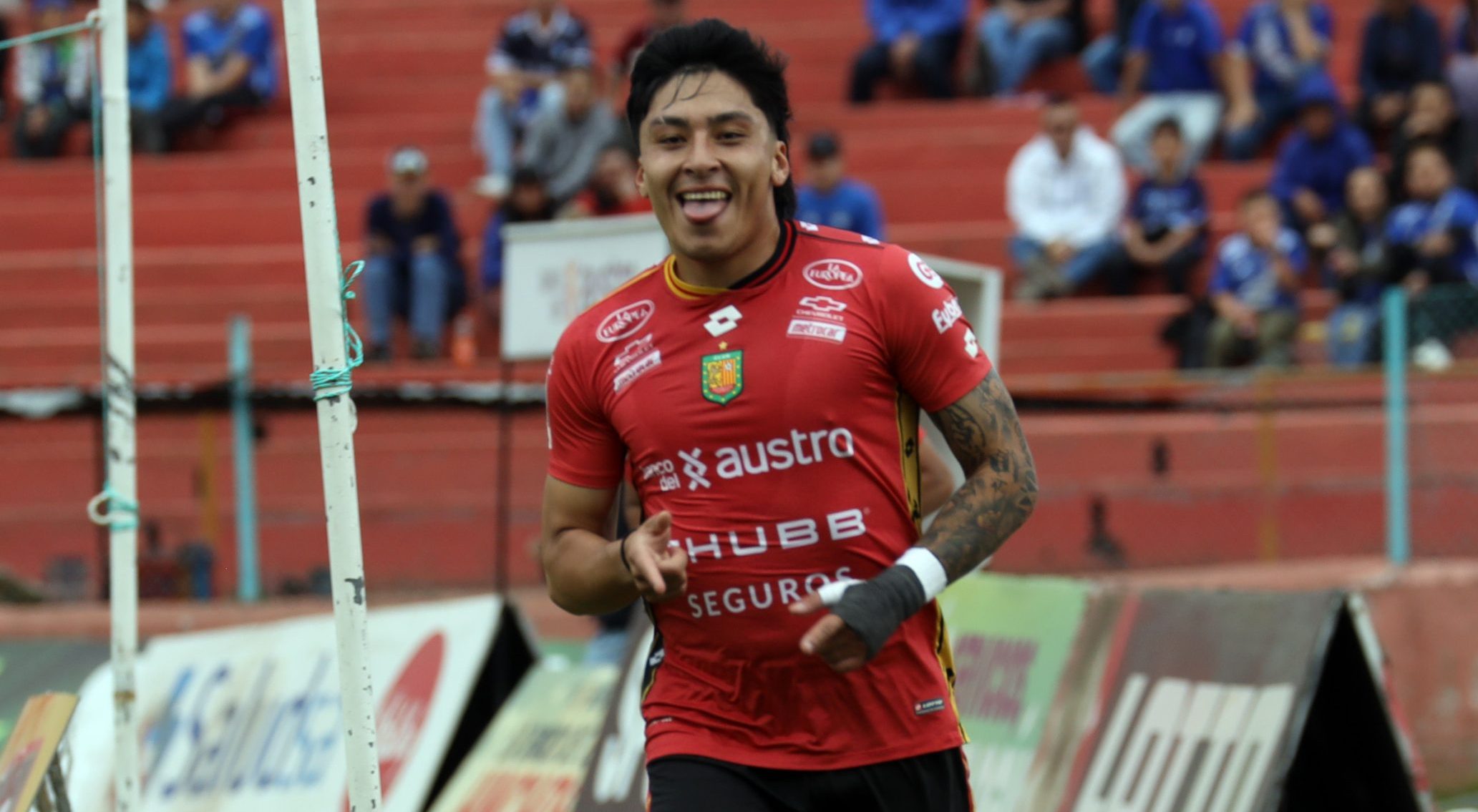 Alejandro Tobar marcó los dos goles en el primer tiempo. Foto: API