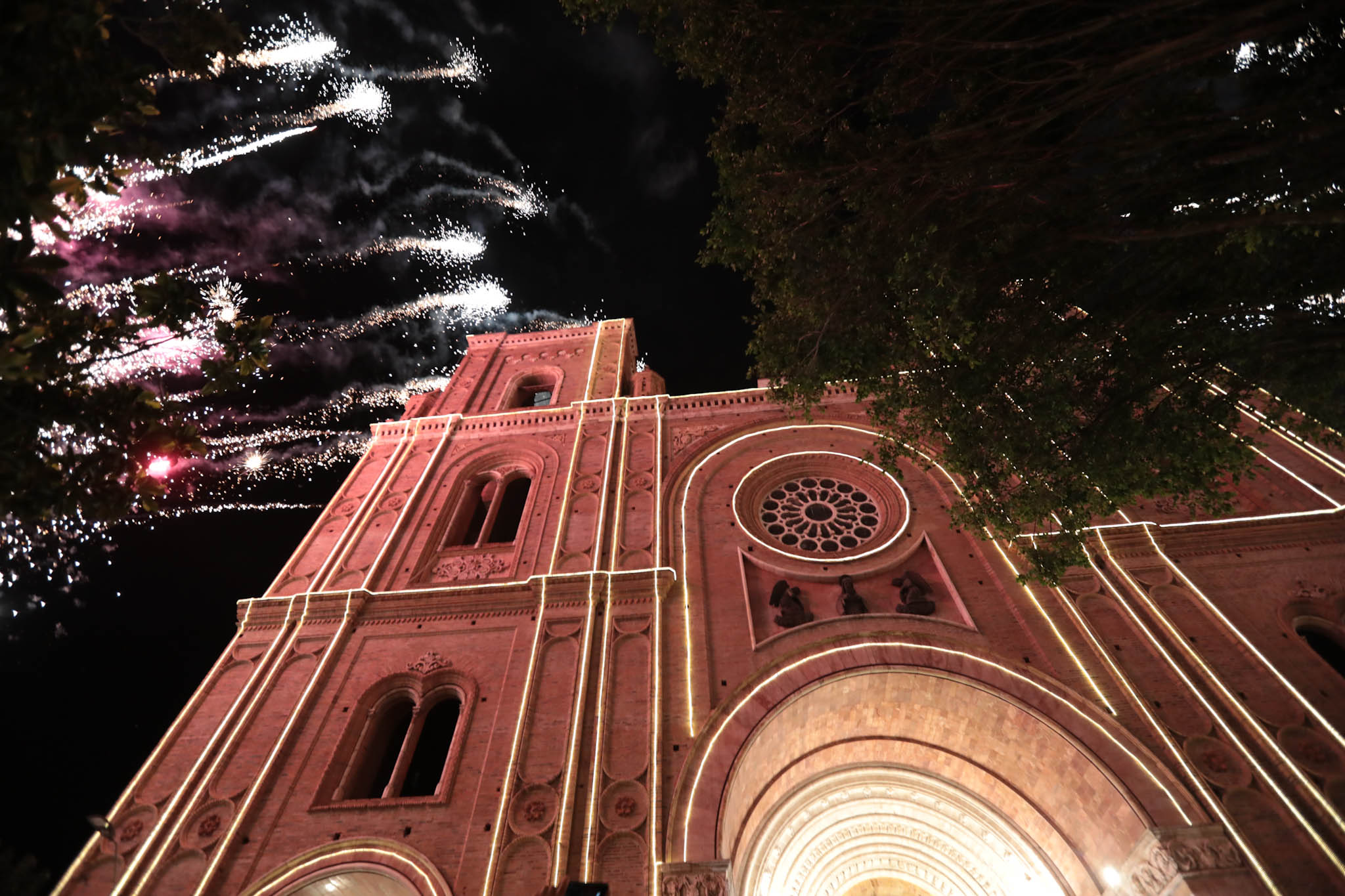Los cierres se deben a las actividades navideñas que se realizan en Cuenca. Foto: El Mercurio