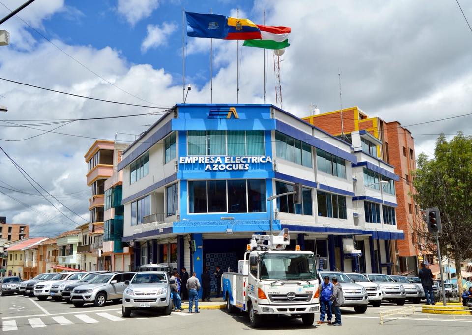 El MAE, a través de acuerdo ministerial, dispuso la absorción de la Empresa Eléctrica Azogues. Foto: EEA