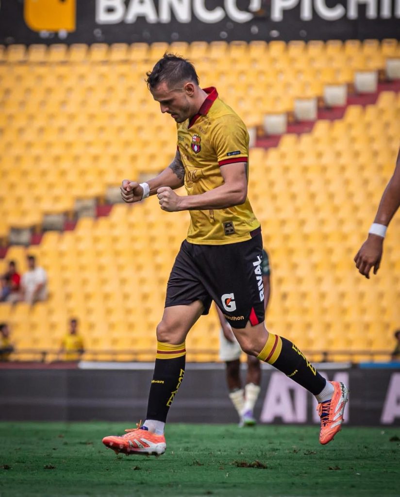 Octavio Rivero celebra uno de los goles anotados frente a Orense SC en el estadio Banco Pichincha en Guayaquil. / Cortesía