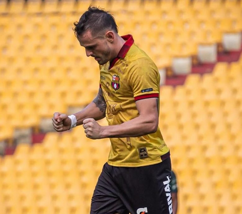 Octavio Rivero celebra uno de los goles anotados frente a Orense SC en el estadio Banco Pichincha en Guayaquil. / Cortesía