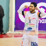 Adrián Peñafiel jugó el Mundialito de los Pobres en el 2024 con los colores de El Paraíso. El Mercurio