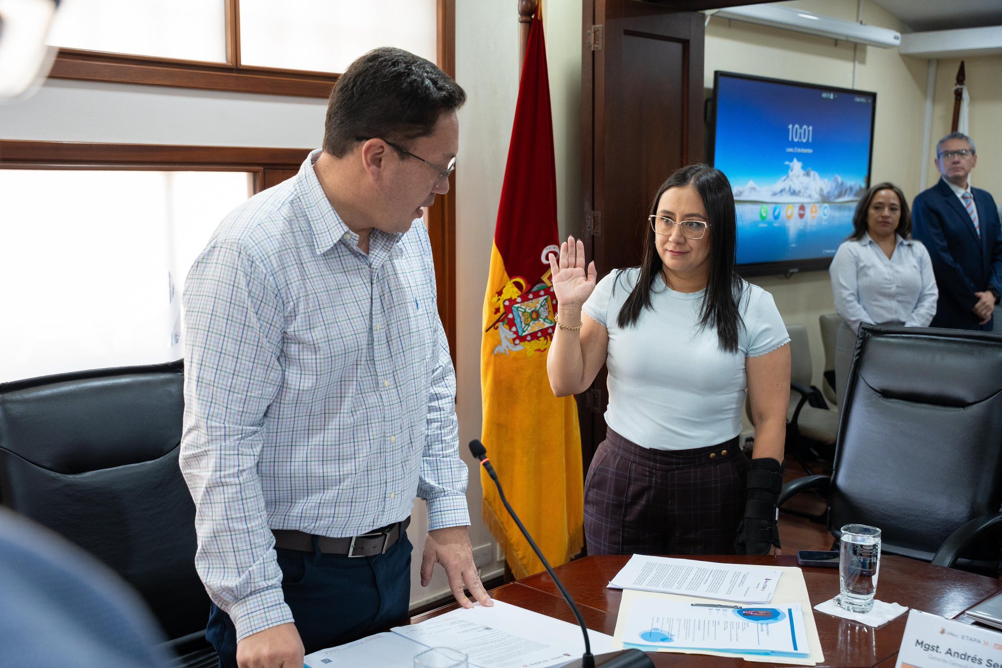 Este 22 de diciembre el directorio de Etapa EP ratificó a Verónica Poloc como su gerente general. Foto: Municipio de Cuenca