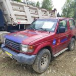 Vehículos y maquinaria que la Prefectura del Azuay rematará en diciembre de 2025. /Cortesía