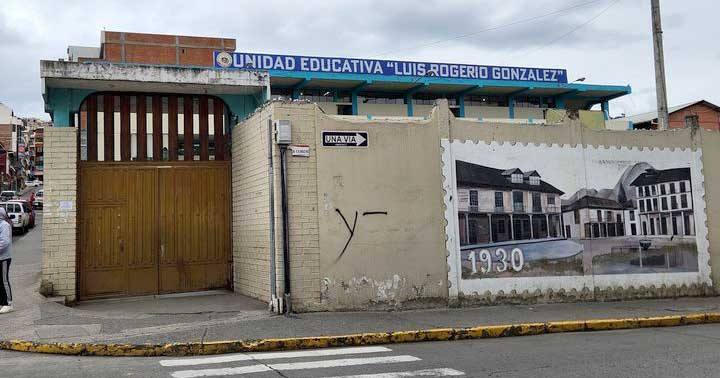 Investigan panfleto con amenazas dejado en una institución educativa de Azogues.