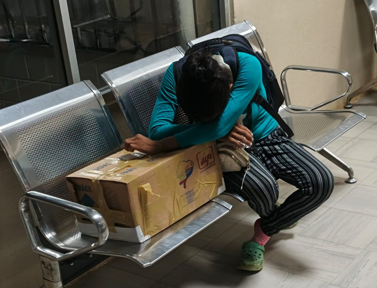 Indignación en Morona Santiago: bebé Achuar, de Taisha, fallece y le entregan el cuerpo en un cartón.