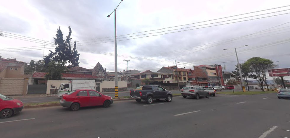 Estudiantes de la Universidad Católica de Cuenca sufren constantes asaltos en los alrededores. Piden mayor presencia de la Policía Nacional.