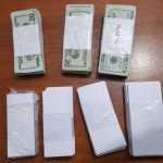 Policía decomisa encomienda con dinero presuntamente adulterado en la Terminal Terrestre de Cuenca. Investigan la procedencia.